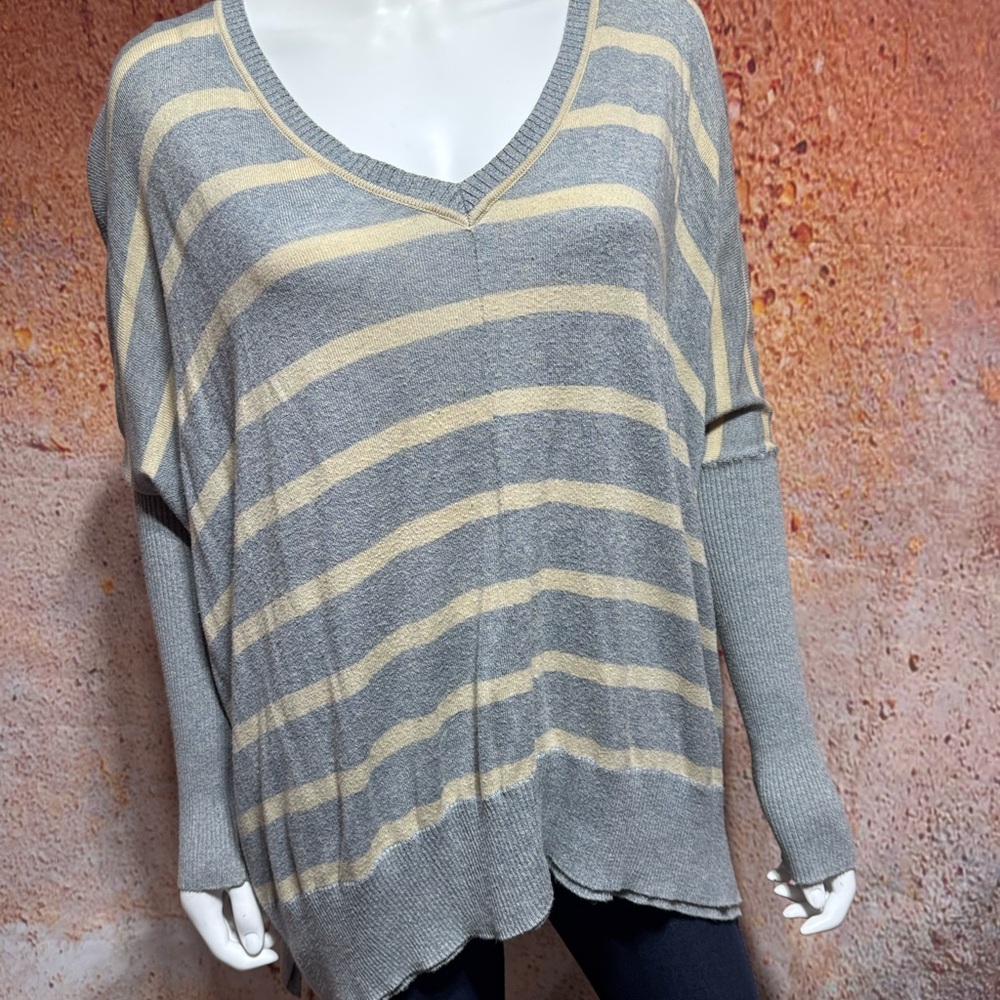BCBG Lightweight Spring/Summer sweater